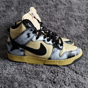 Nike High-Top Sneakers Cream Yellow Black Tie-Dye Accent